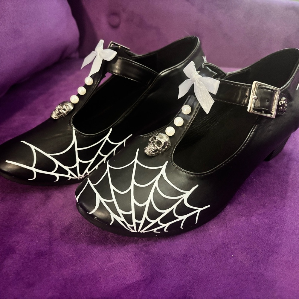 Black Spiderweb Mary Jane Heels with Pearl & Skull Charms, Removable Bows - Picture 2 of 8